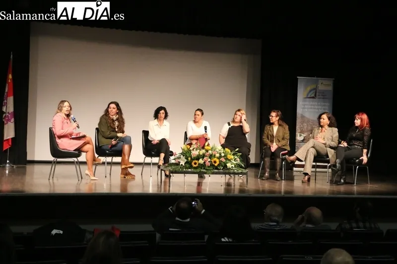 ADEZOS da voz a las mujeres del Oeste Salmantino con la jornada 'Impulso de mujer' celebrada en Vitigudino este martes / CORRAL 