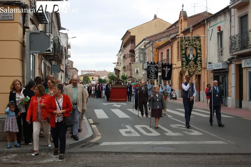 La imagen de Santa Teresa procesionaba este domingo en Peñaranda