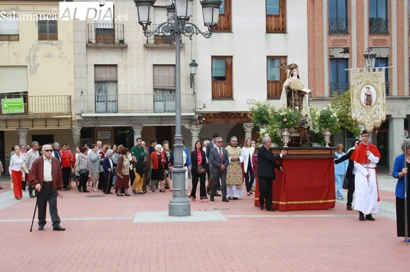 La imagen de Santa Teresa procesionaba este domingo en Peñaranda