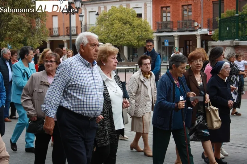 La imagen de Santa Teresa procesionaba este domingo en Peñaranda
