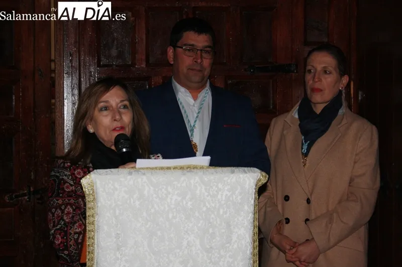 La ermita de San Luis acoge la exposición de medallas y detalles de la Vera Cruz en el mundo del coleccionista Santiago Gallego Álvarez