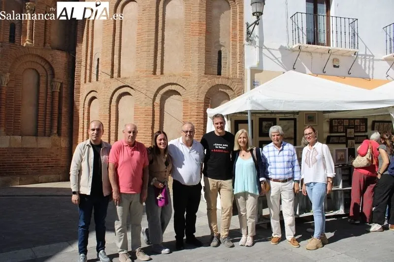 Foto 6 - La Feria del Barro llena de artesan&iacute;a la Plaza Mayor de Alba de Tormes
