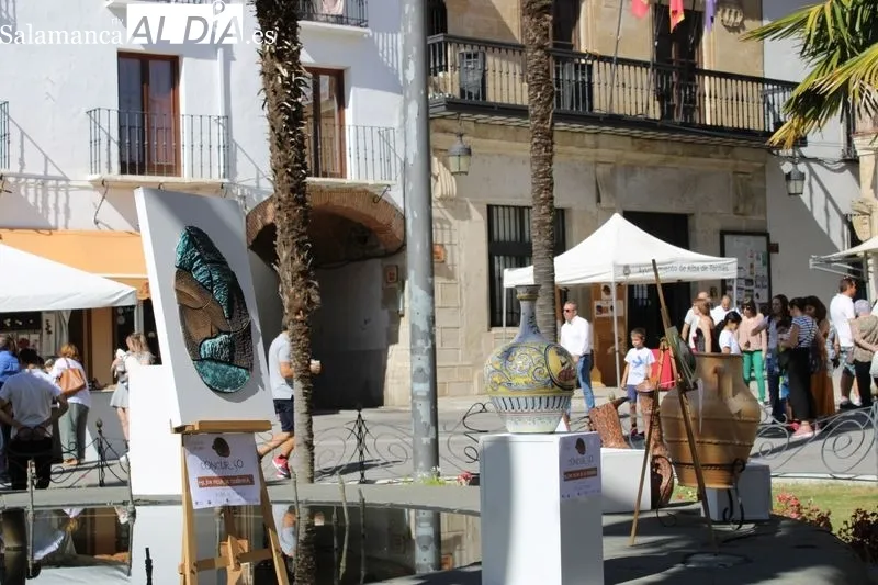 Foto 5 - La Feria del Barro llena de artesan&iacute;a la Plaza Mayor de Alba de Tormes