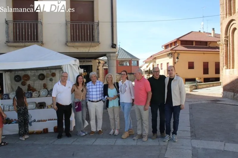 Foto 7 - La Feria del Barro llena de artesan&iacute;a la Plaza Mayor de Alba de Tormes