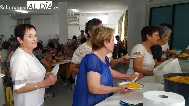 Foto 4 - La asociaci&oacute;n de mujeres 'Villa de Lumbrales' celebra una animada jornada de convivencia