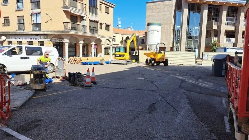 Foto 2 - El Ayuntamiento de Carbajosa inicia las obras de renovaci&oacute;n de redes de abastecimiento y saneamiento en el centro urbano