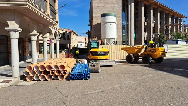 Foto 3 - El Ayuntamiento de Carbajosa inicia las obras de renovaci&oacute;n de redes de abastecimiento y saneamiento en el centro urbano