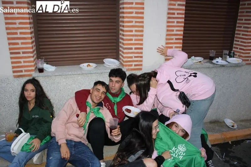 Foto 6 - Mucha m&uacute;sica y diversi&oacute;n en el 'Preencierro' de la Curva Sur
