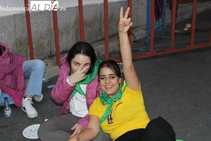 Foto 5 - Mucha m&uacute;sica y diversi&oacute;n en el 'Preencierro' de la Curva Sur