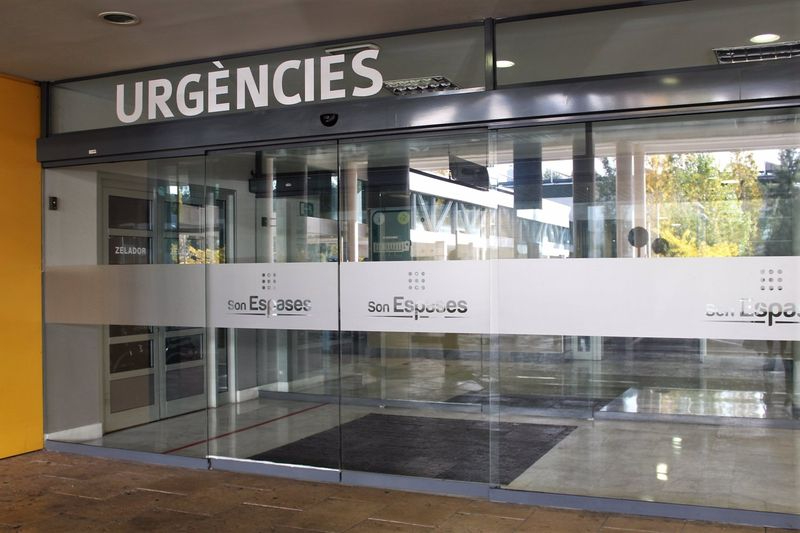 Puerta de Urgencias del Hospital de Son Espases. -EUROPA PRESS - Archivo