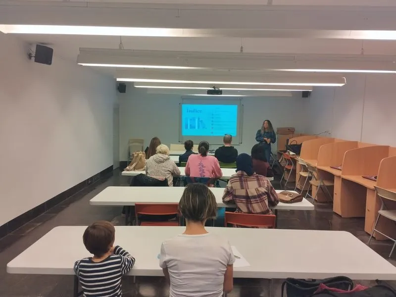 Taller de estimulación de la lectoescritura en el Edificio Sociocultural de Santa Marta de Tormes.