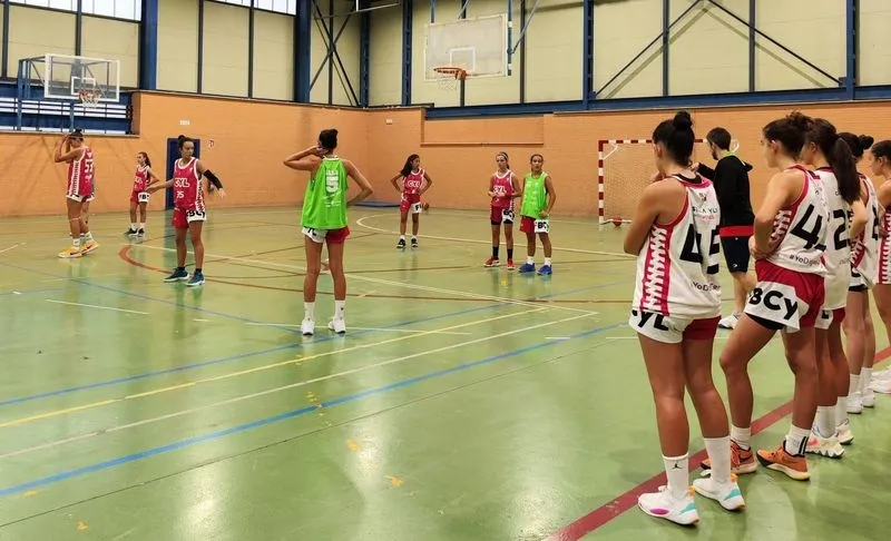Entrenamiento de una de las selecciones de baloncesto de CyL. Foto archivo FBCyL