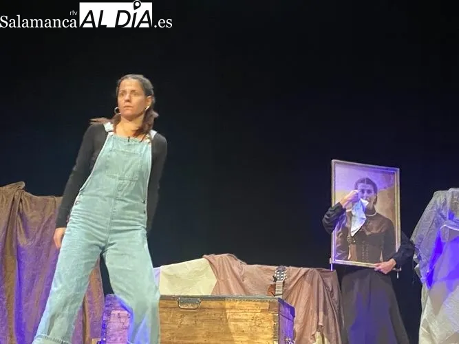 Foto 10 - &lsquo;La Casa por el Tejado&rsquo; llena el Teatro de la Villa de Alba de Tormes