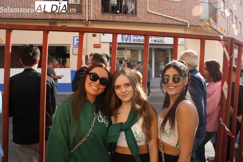 Foto 4 - Ambientazo en las calles para ver el toro del caj&oacute;n
