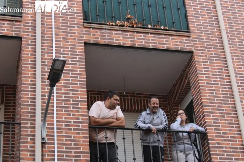 Foto 2 - Ambientazo en las calles para ver el toro del caj&oacute;n