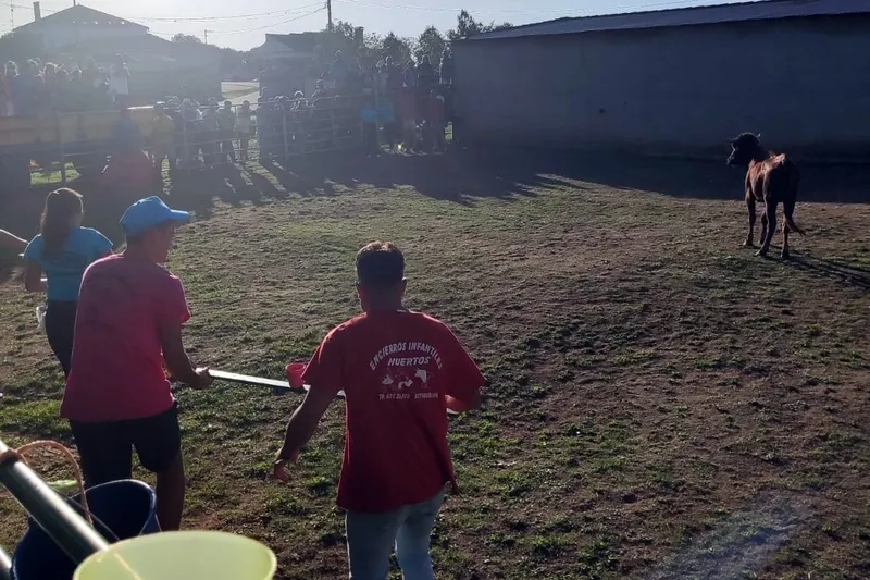 Foto 10 - Una capea de vaquillas y un Gran Prix, broche a las fiestas en Valderrodrigo