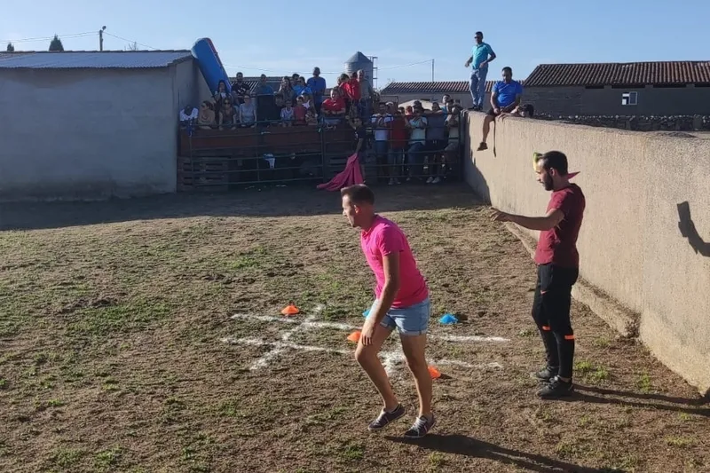 Foto 9 - Una capea de vaquillas y un Gran Prix, broche a las fiestas en Valderrodrigo