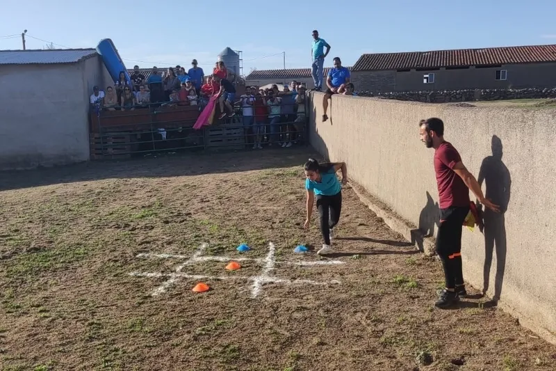 Foto 5 - Una capea de vaquillas y un Gran Prix, broche a las fiestas en Valderrodrigo