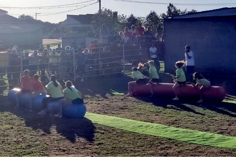 Foto 2 - Una capea de vaquillas y un Gran Prix, broche a las fiestas en Valderrodrigo