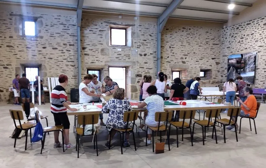 Foto 4 - Villar de la Yegua se empieza a preparar para la Navidad con un taller de adornos