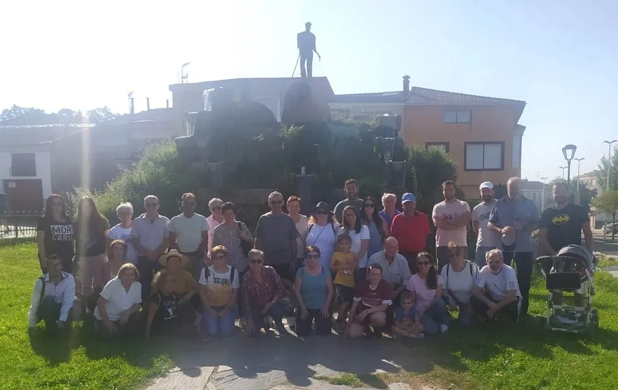 Foto 6 - La AVV de &Aacute;gueda aprovecha el d&iacute;a festivo para recorrer en barco los Arribes del Duero