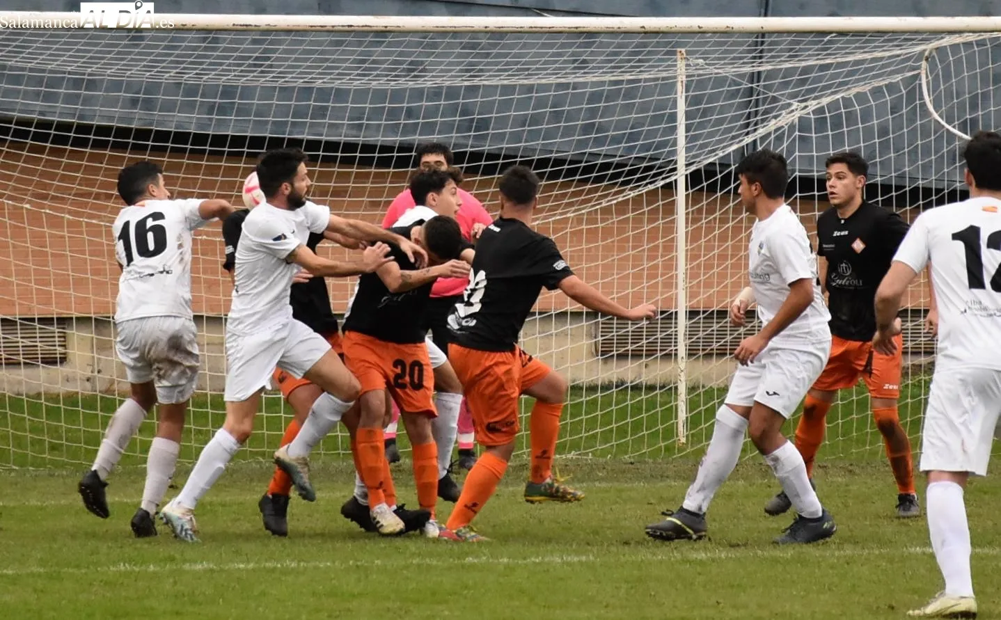 Foto 6 - El Aficionado del Alba de Tormes cae en un duelo igualado en Ciudad Rodrigo (3-1)