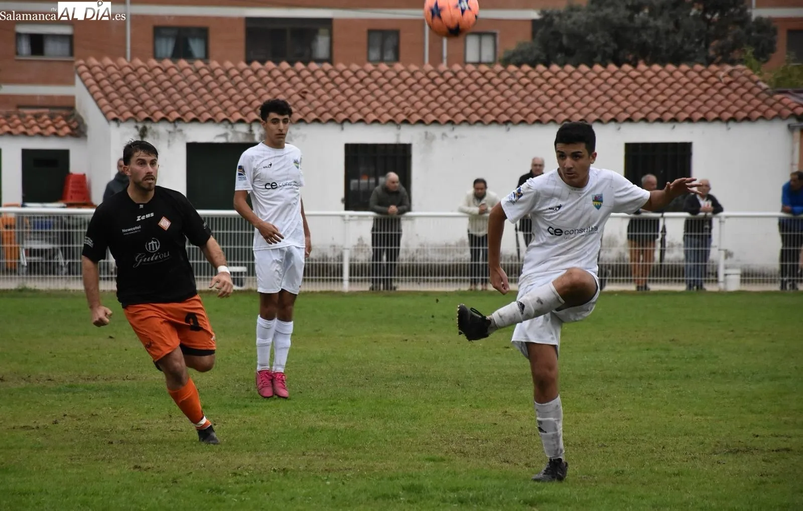Foto 4 - El Aficionado del Alba de Tormes cae en un duelo igualado en Ciudad Rodrigo (3-1)