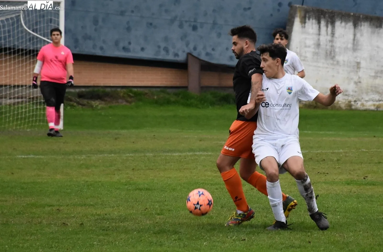 Foto 3 - El Aficionado del Alba de Tormes cae en un duelo igualado en Ciudad Rodrigo (3-1)