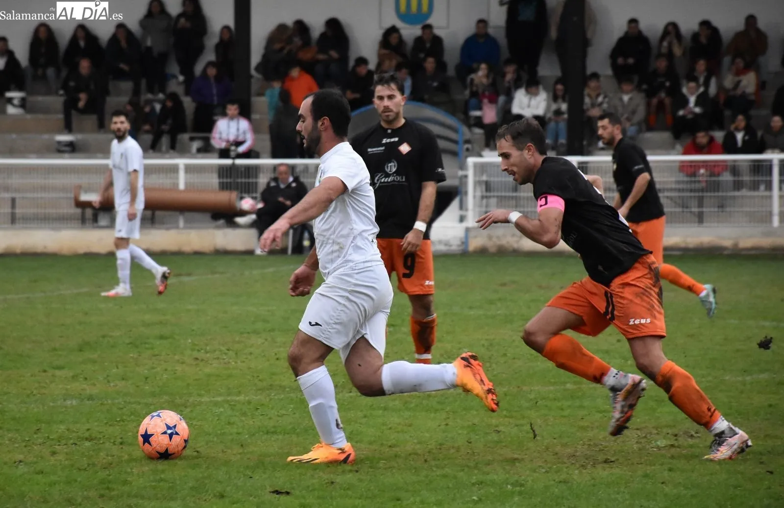 Foto 2 - El Aficionado del Alba de Tormes cae en un duelo igualado en Ciudad Rodrigo (3-1)