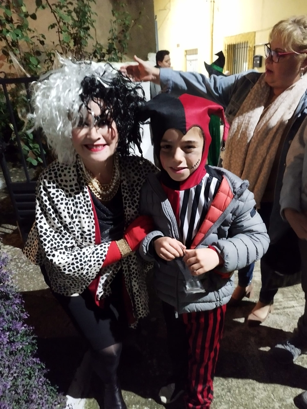 Foto 3 - Tarde de disfraces en Villarino con ‘truco y trato’ para celebrar Halloween