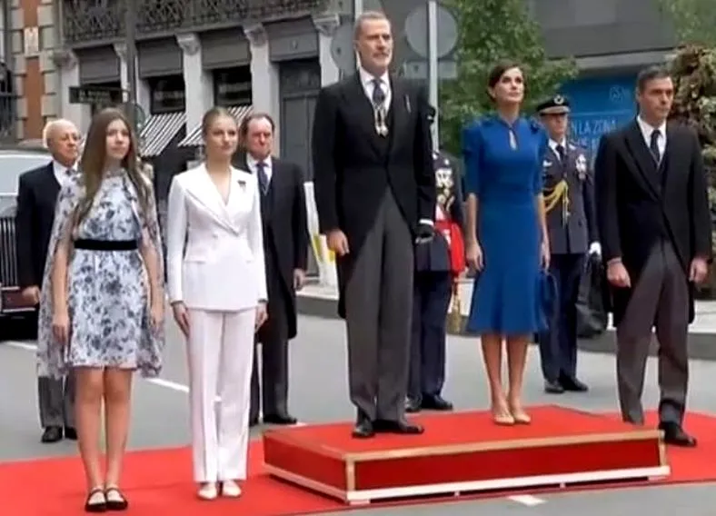 La familia real en este acto oficial