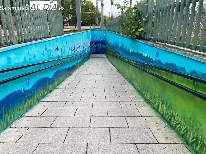 El mural del apeadero de la Alamedilla deja atrás los actos vandálicos y luce en todo su esplendor