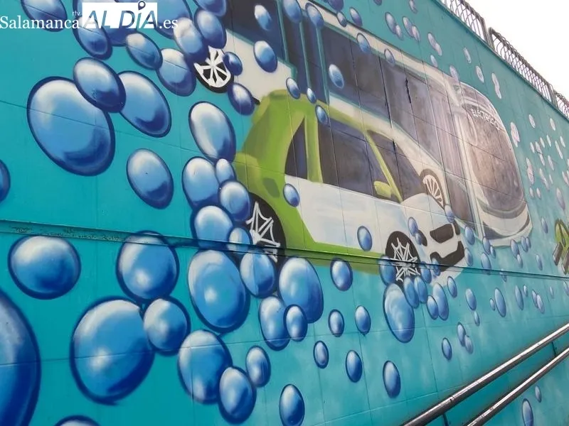 El mural del apeadero de la Alamedilla deja atrás los actos vandálicos y luce en todo su esplendor