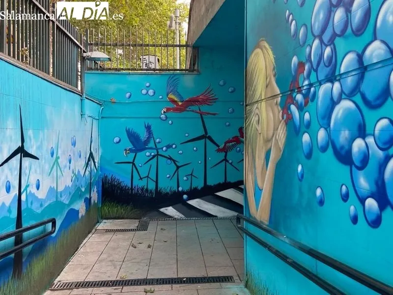 El mural del apeadero de la Alamedilla deja atrás los actos vandálicos y luce en todo su esplendor