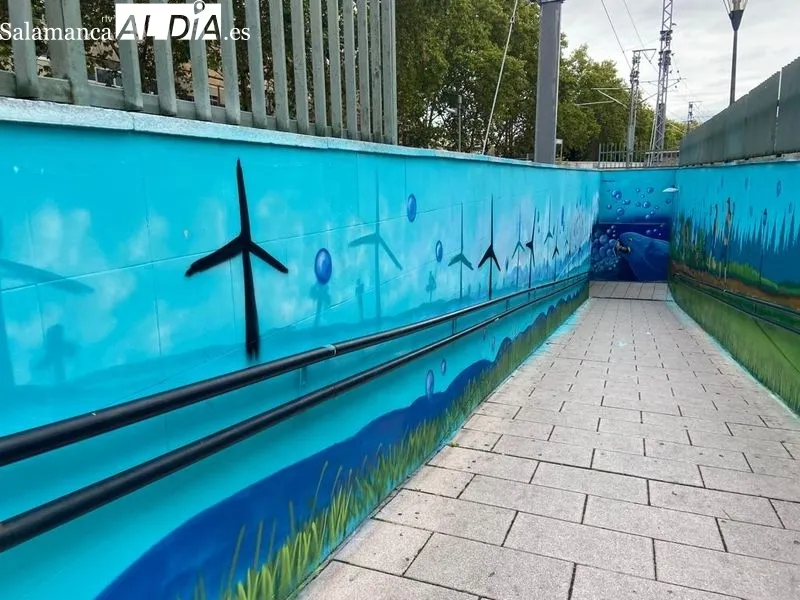 El mural del apeadero de la Alamedilla deja atrás los actos vandálicos y luce en todo su esplendor