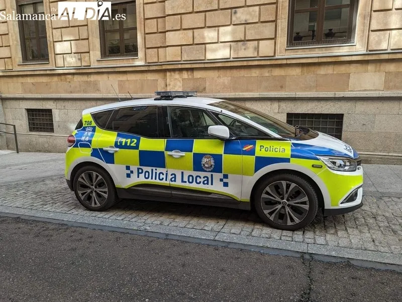 Policía en Rector Lucena. Foto de David Sañudo