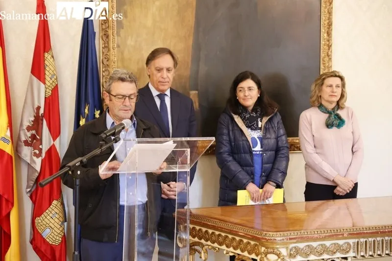 El alcalde de Salamanca, Carlos García Carbayo, ha recibido esta mañana a la Asociación Salmantina de Daño Cerebral Adquirido (ASDACE) coincidiendo con la conmemoración hoy 26 de octubre del Día Nacional del Daño Cerebral Adquirido. Foto de David Sañudo