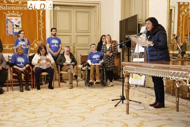 El alcalde de Salamanca, Carlos García Carbayo, ha recibido esta mañana a la Asociación Salmantina de Daño Cerebral Adquirido (ASDACE) coincidiendo con la conmemoración hoy 26 de octubre del Día Nacional del Daño Cerebral Adquirido. Foto de David Sañudo