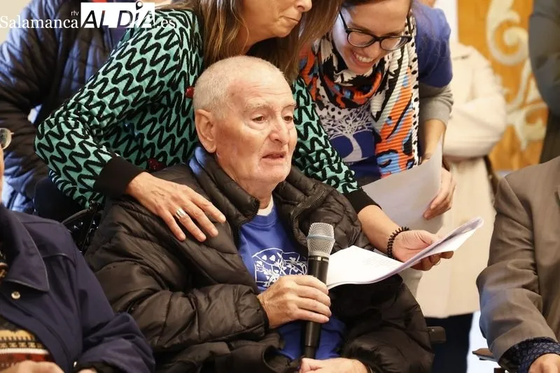 El alcalde de Salamanca, Carlos García Carbayo, ha recibido esta mañana a la Asociación Salmantina de Daño Cerebral Adquirido (ASDACE) coincidiendo con la conmemoración hoy 26 de octubre del Día Nacional del Daño Cerebral Adquirido. Foto de David Sañudo