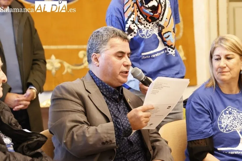 El alcalde de Salamanca, Carlos García Carbayo, ha recibido esta mañana a la Asociación Salmantina de Daño Cerebral Adquirido (ASDACE) coincidiendo con la conmemoración hoy 26 de octubre del Día Nacional del Daño Cerebral Adquirido. Foto de David Sañudo