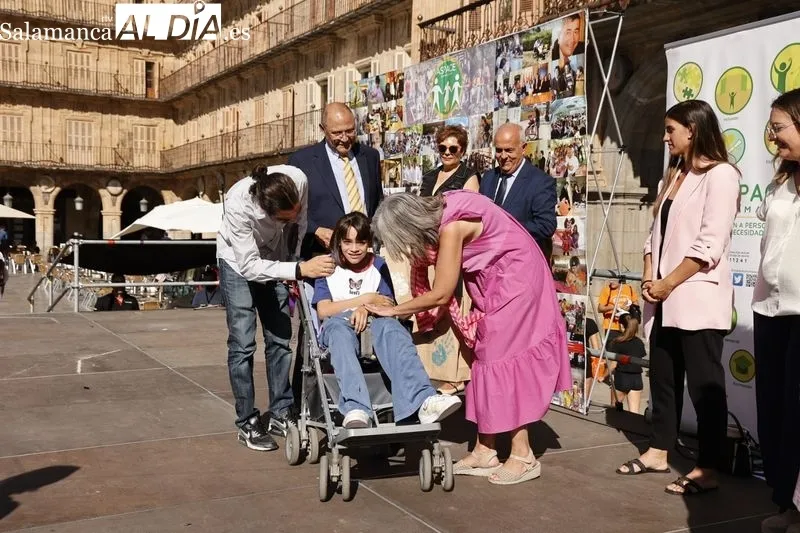 Actos de ASPACE en la Plaza Mayor de Salamanca con motivo del Día Mundial de la Parálisis Cerebral