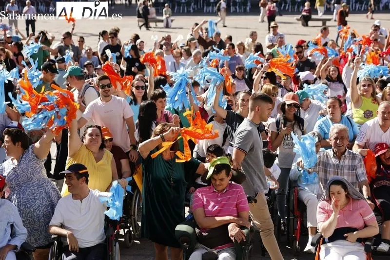 Actos de ASPACE en la Plaza Mayor de Salamanca con motivo del Día Mundial de la Parálisis Cerebral
