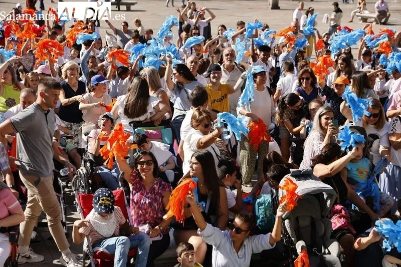 Actos de ASPACE en la Plaza Mayor de Salamanca con motivo del Día Mundial de la Parálisis Cerebral