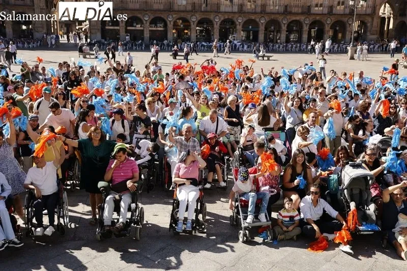 Actos de ASPACE en la Plaza Mayor de Salamanca con motivo del Día Mundial de la Parálisis Cerebral
