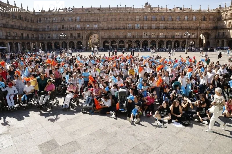 Actos de ASPACE en la Plaza Mayor de Salamanca con motivo del Día Mundial de la Parálisis Cerebral