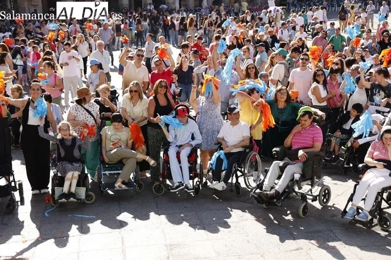 Actos de ASPACE en la Plaza Mayor de Salamanca con motivo del Día Mundial de la Parálisis Cerebral