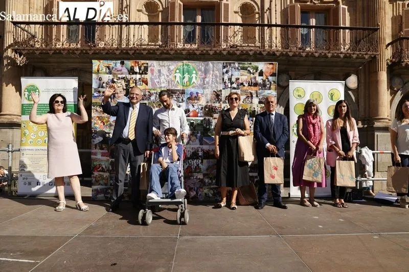 Actos de ASPACE en la Plaza Mayor de Salamanca con motivo del Día Mundial de la Parálisis Cerebral