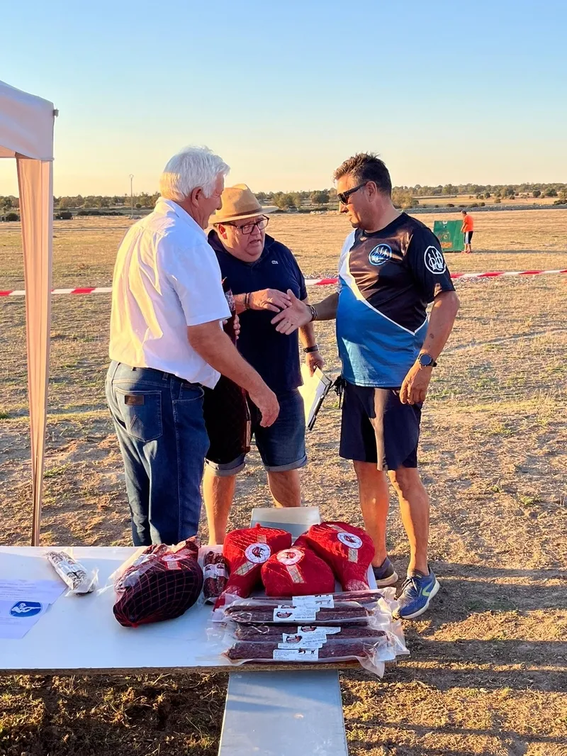 Por segundo año consecutivo, Dámaso Franco se proclama ganador de la tirada al plato en Villar de Peralonso