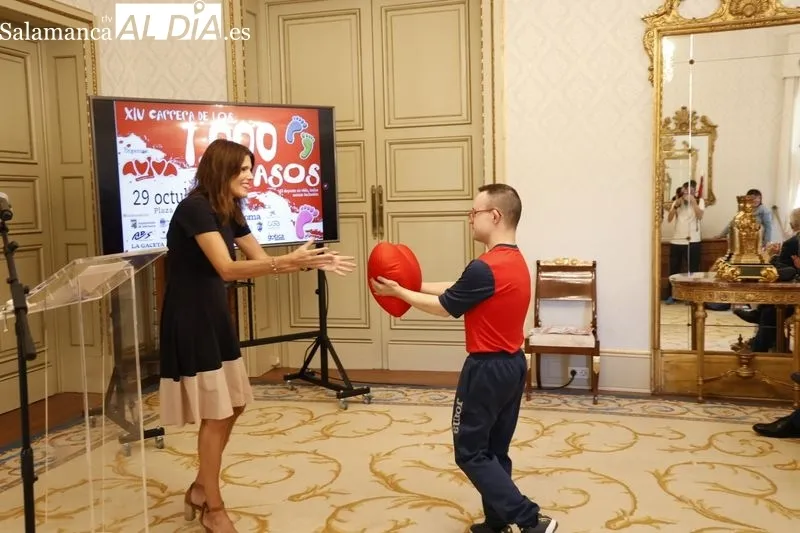  Presentación en el Ayuntamiento de la XIV Carrera de los Mil Pasos. Foto de David Sañudo