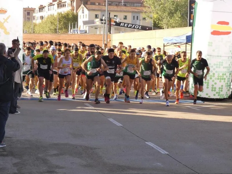 Foto 18 - Miguel Gallego y Mar&iacute;a G&oacute;mez ganan la carrera solidaria de la Guardia Civil de Salamanca 
